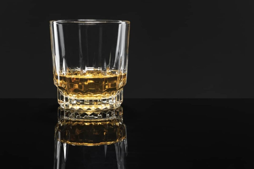 Golden Scotch Whisky Black